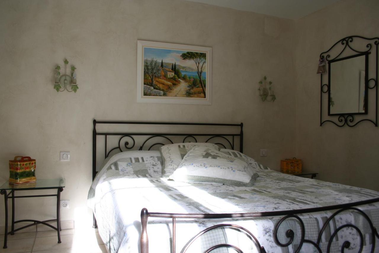 LE MAS DES TARENTES Chambres d'hôtes Trans-en-Provence Exterior foto