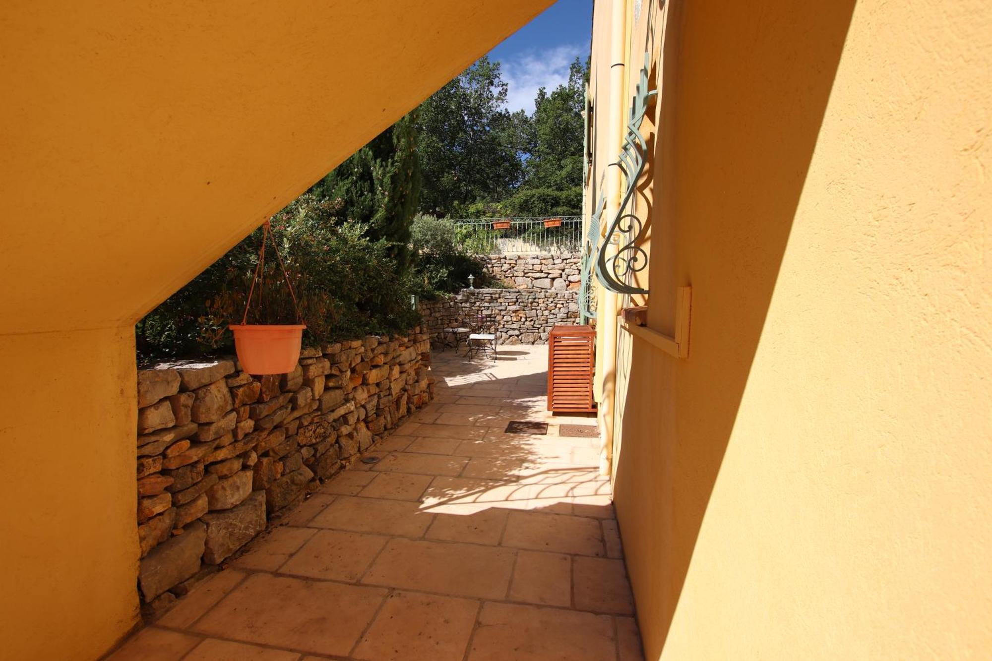 LE MAS DES TARENTES Chambres d'hôtes Trans-en-Provence Exterior foto