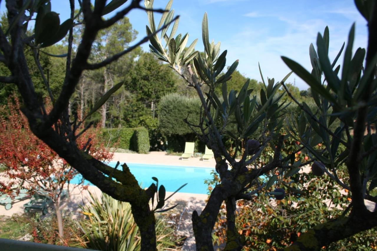 LE MAS DES TARENTES Chambres d'hôtes Trans-en-Provence Exterior foto