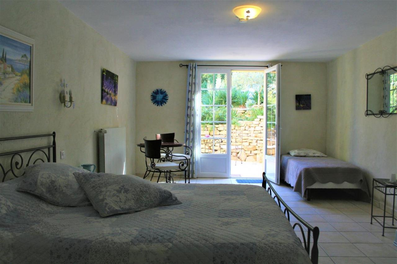 LE MAS DES TARENTES Chambres d'hôtes Trans-en-Provence Exterior foto