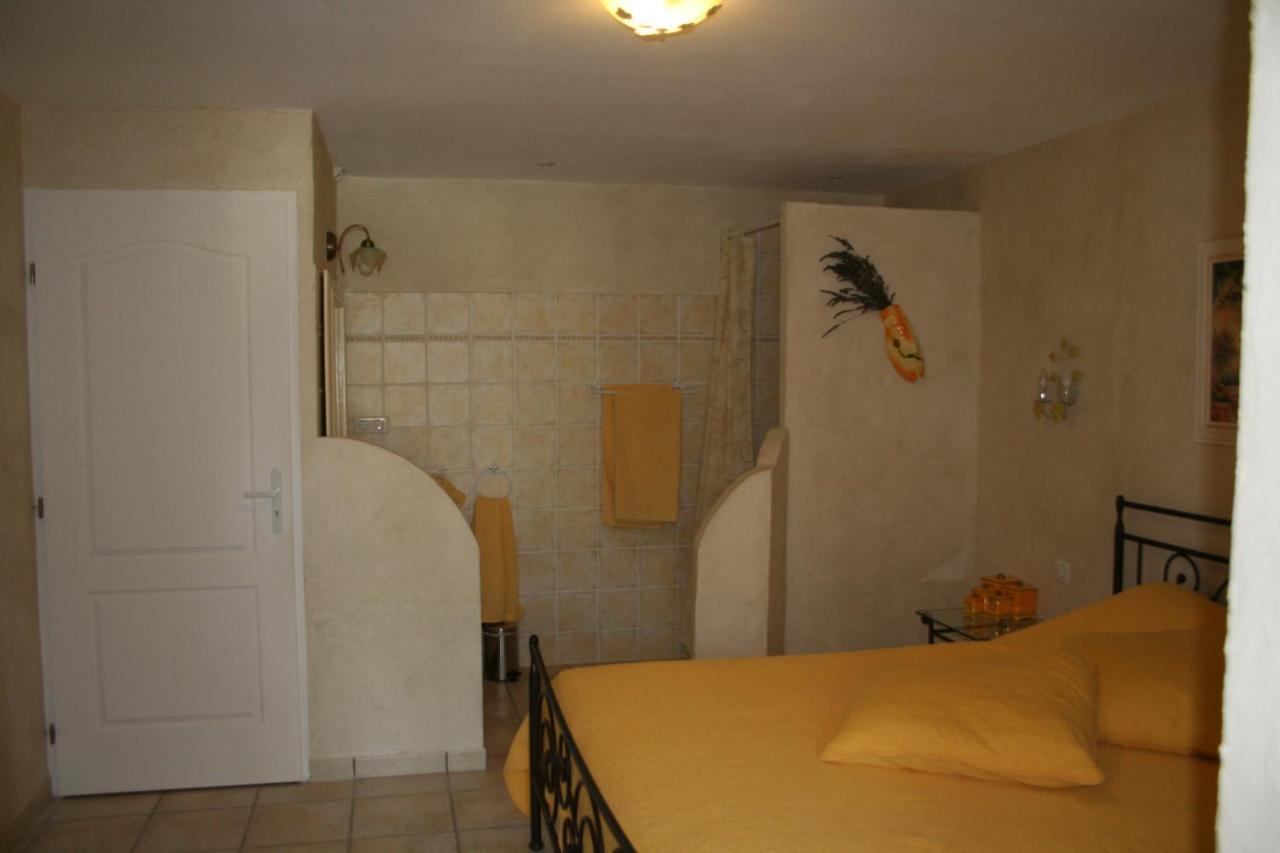LE MAS DES TARENTES Chambres d'hôtes Trans-en-Provence Exterior foto